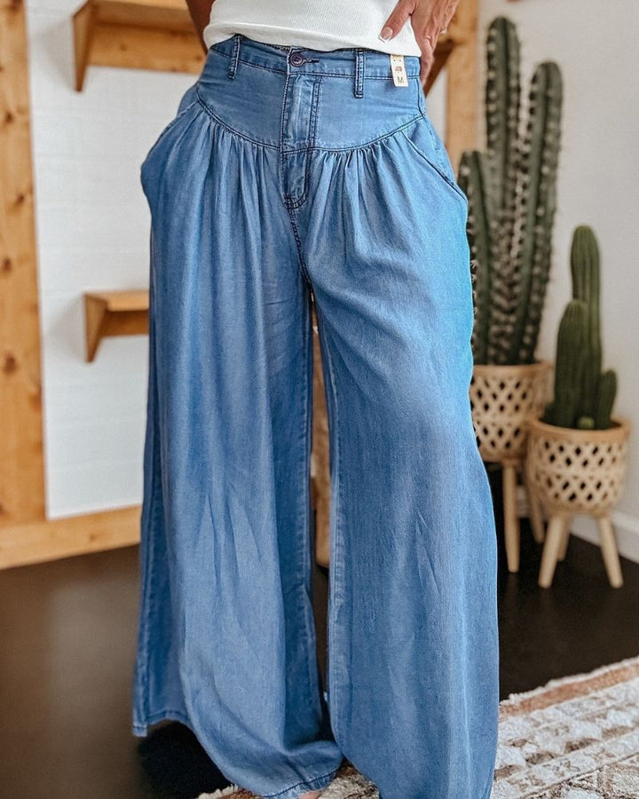 Relaxed Comfort Wide Leg Jeans 