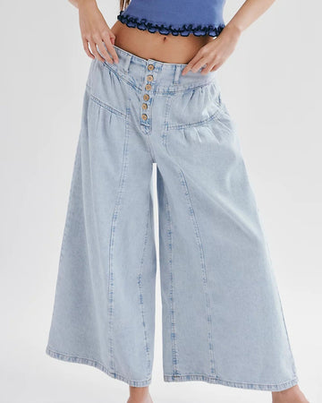 Relaxed Pleated Wide-Leg Jeans