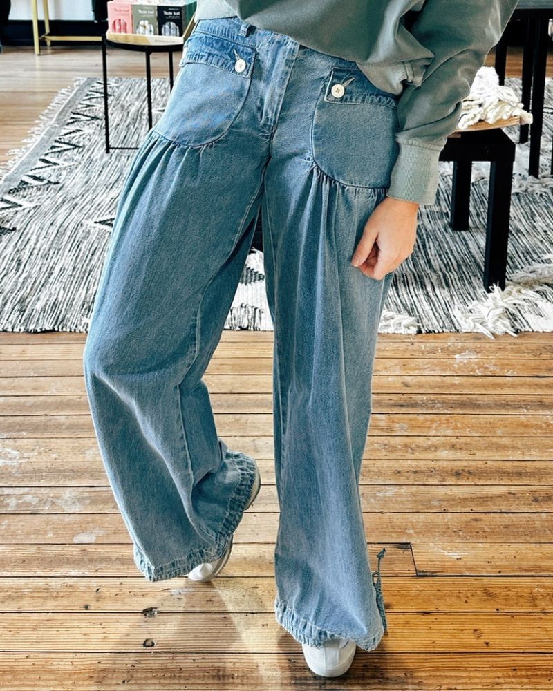 Relaxed Lotus Wide-Leg Jeans