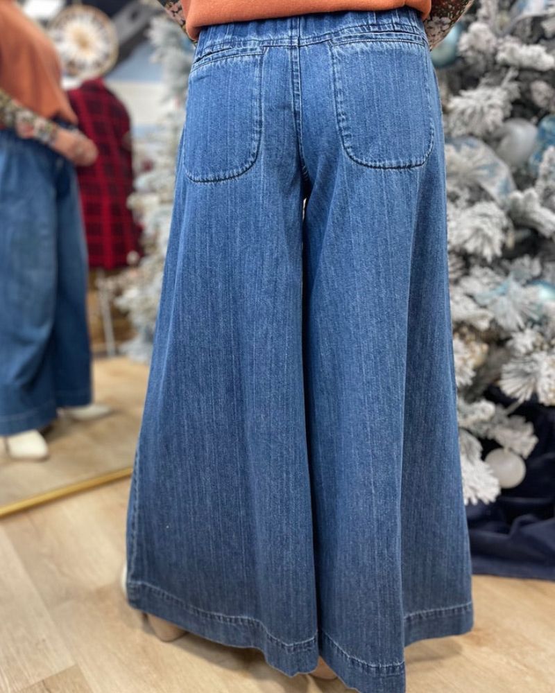 Pleated Tie-Back Wide-Leg Jeans